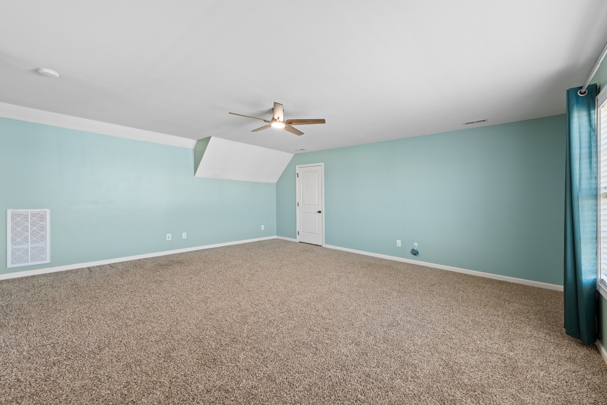 3758 Suiter Road Clarksville, TN 37040 - Photo 24 of 33 an empty room with a ceiling fan and window