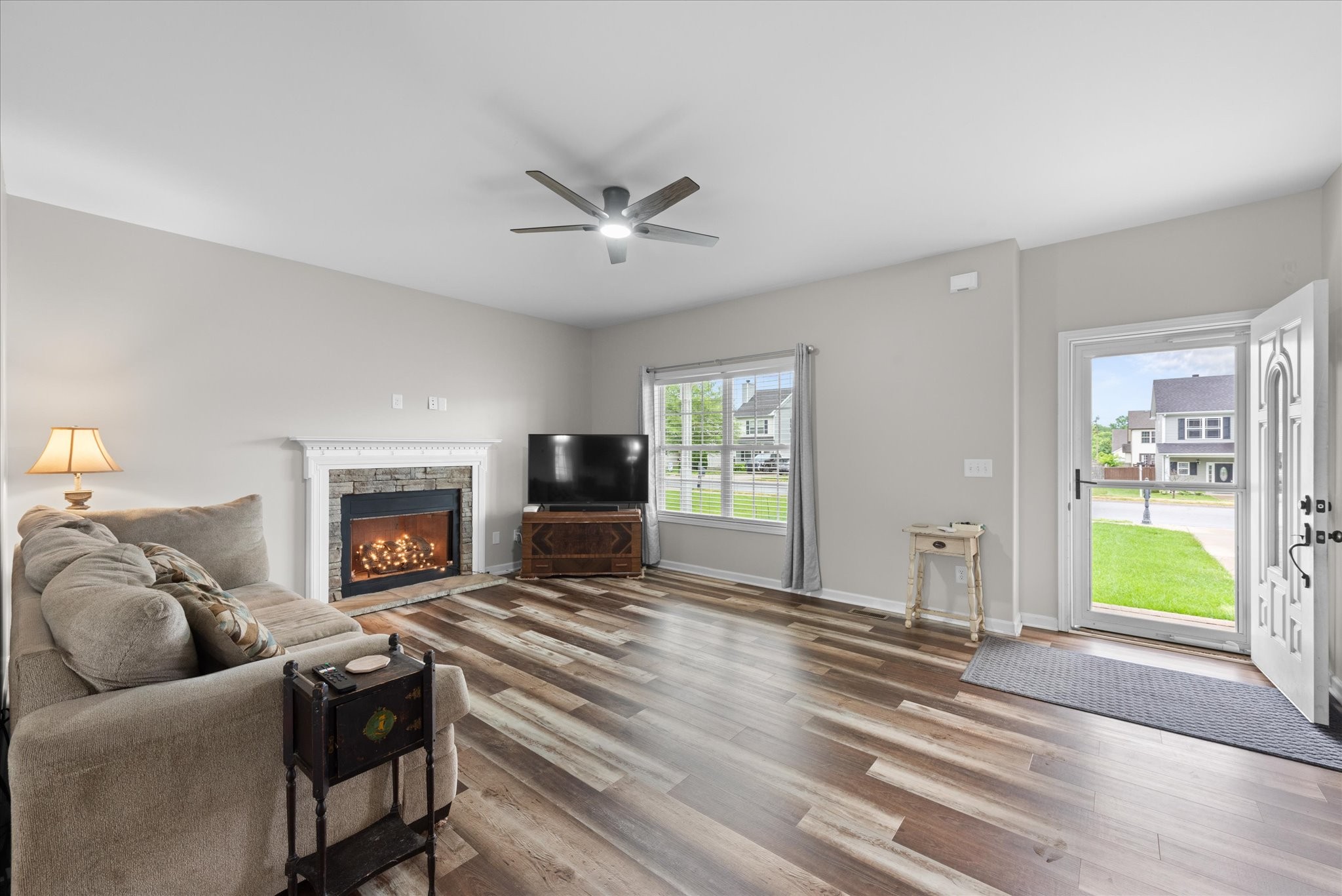 3758 Suiter Road Clarksville, TN 37040 - Photo 7 of 33 a living room with furniture and a fireplace