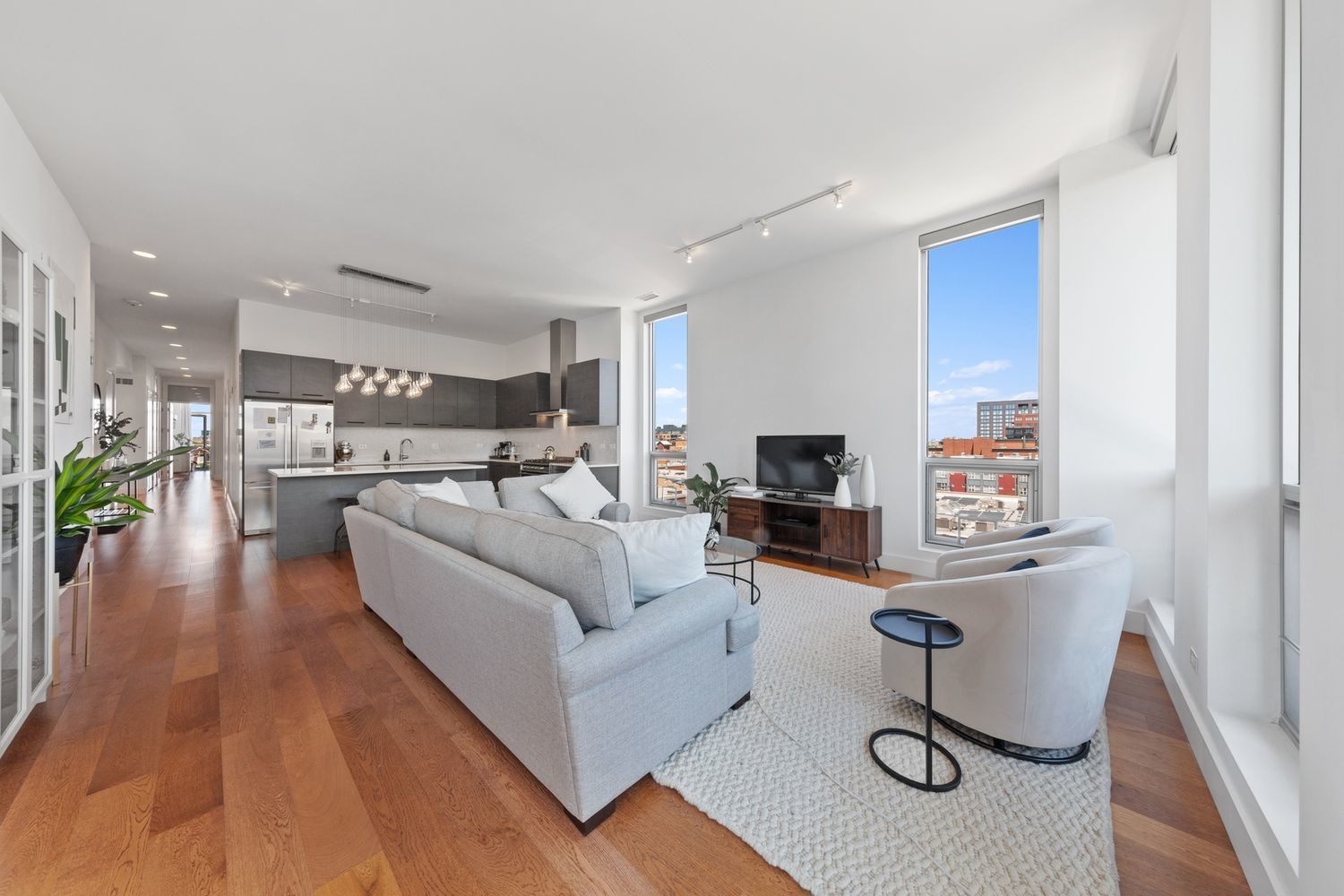 122 South Aberdeen Street, Unit 5N Chicago, IL 60607 - Photo 5 of 23 a living room with furniture and a table