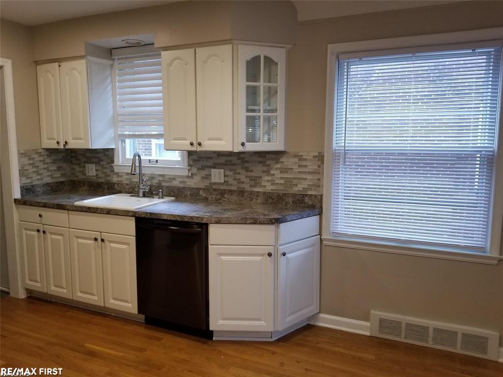 1992 Hawthorne Road Grosse Pointe, MI 48236 - Photo 4 of 14