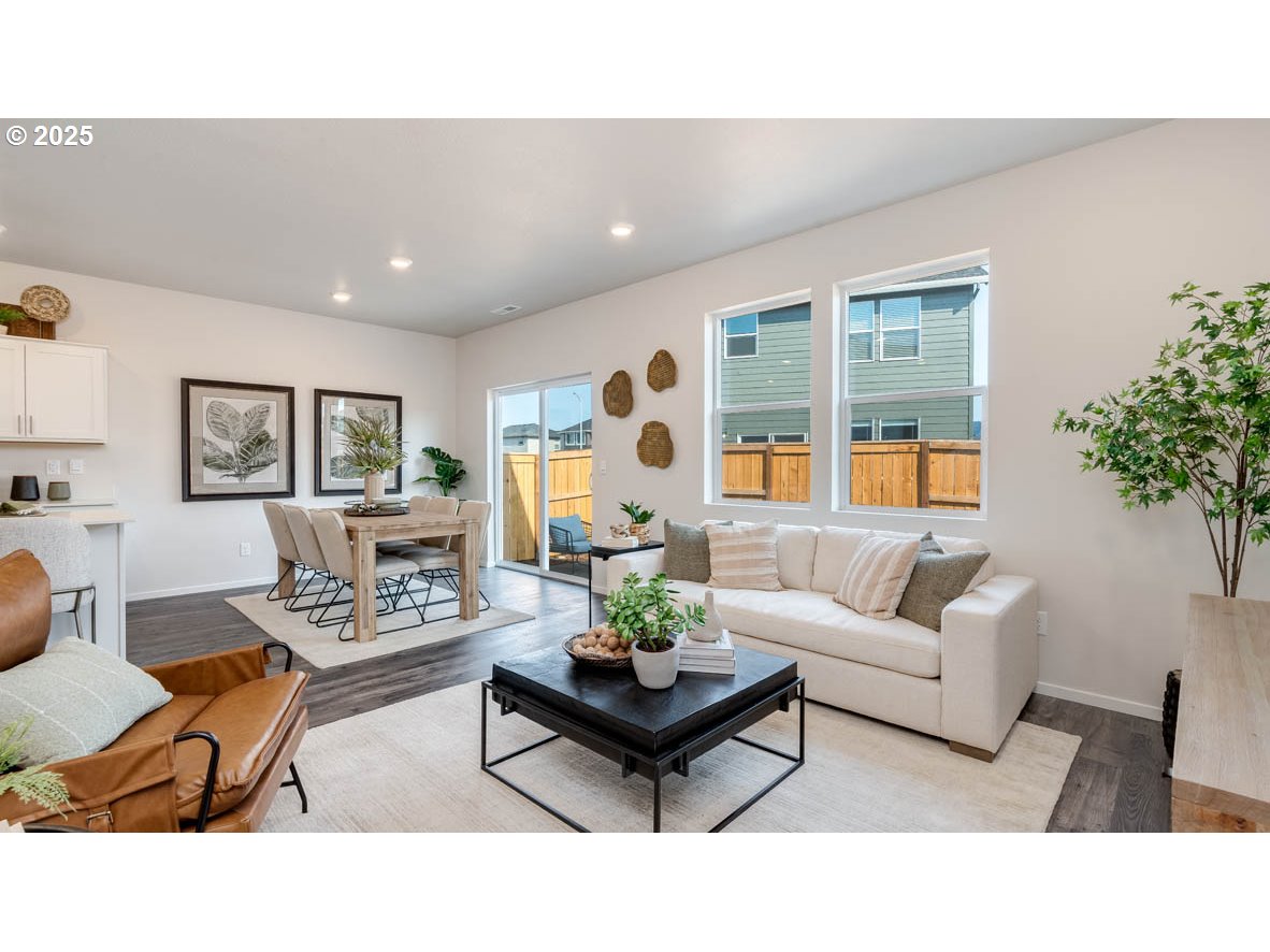 2805 U Street Springfield, OR 97477 - Photo 13 of 31 a living room with furniture and a potted plant