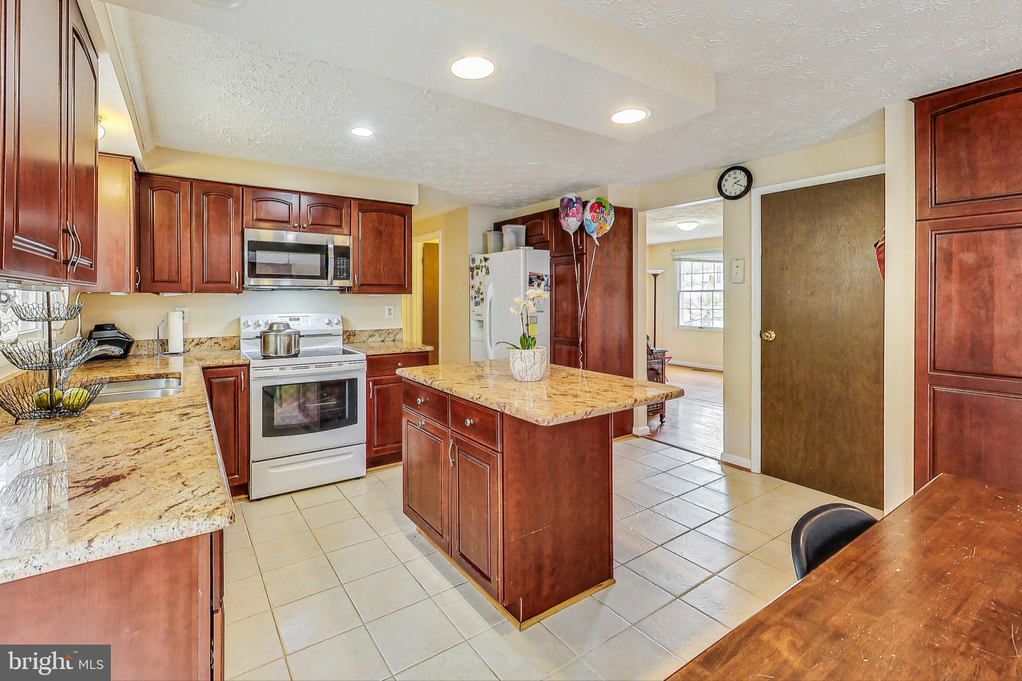 12711 Northcliff Road Bowie, MD 20720 - Photo 10 of 14 Kitchen