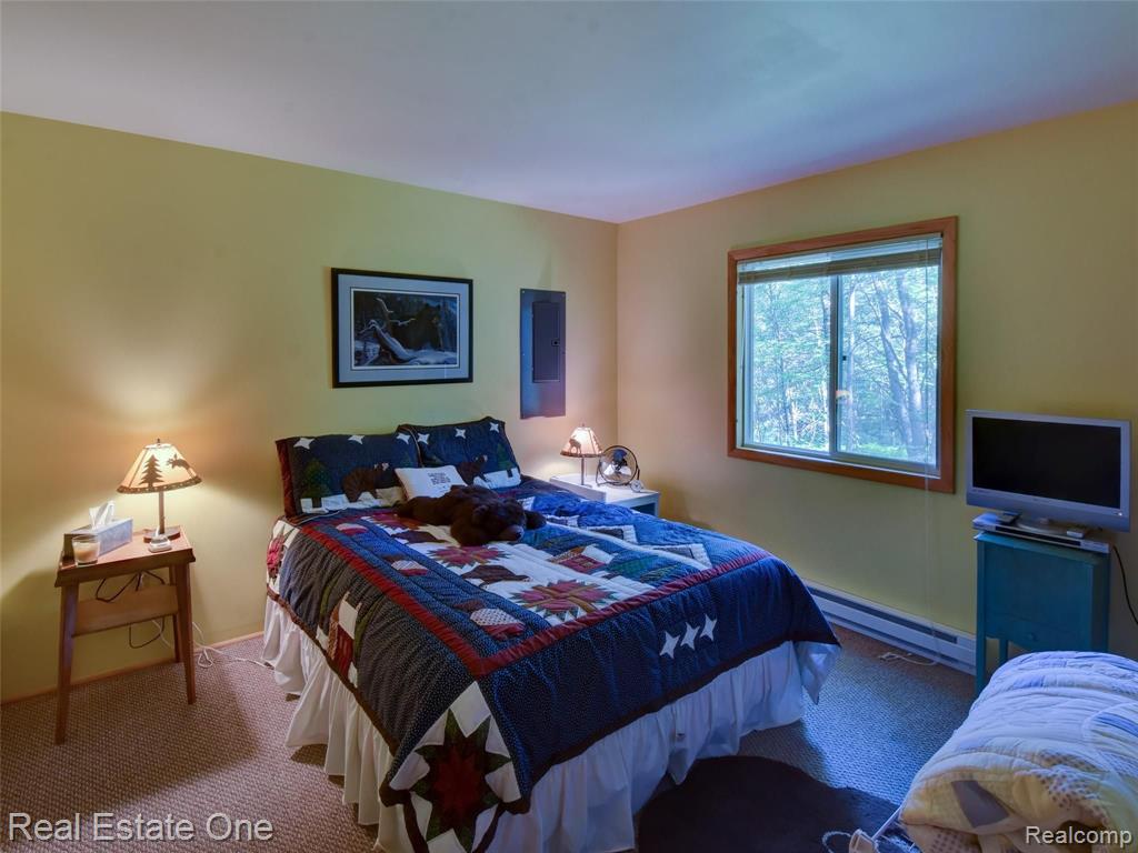 114 South Huntinghorn Road Roscommon, MI 48653 - Photo 5 of 18