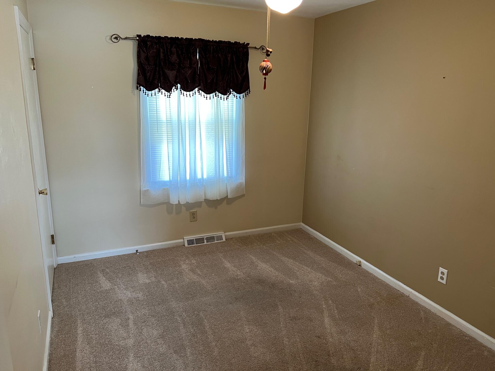 507 Santee Road Roanoke, VA 24019 - Photo 12 of 27 IMG_4325