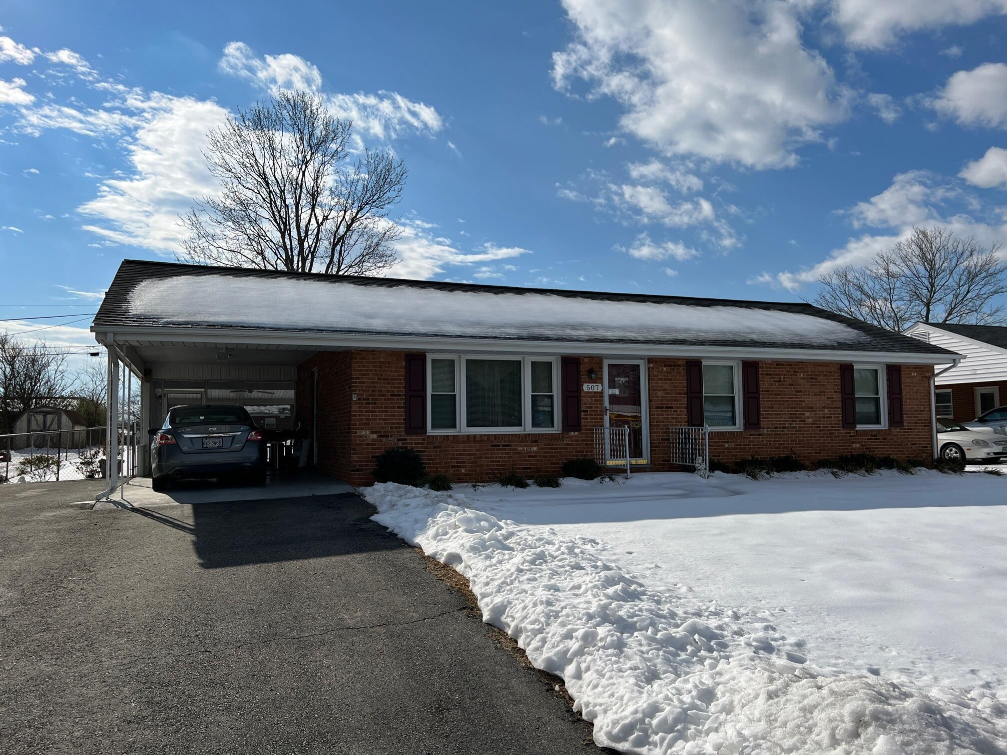 507 Santee Road Roanoke, VA 24019 - Photo 2 of 27 IMG_4315