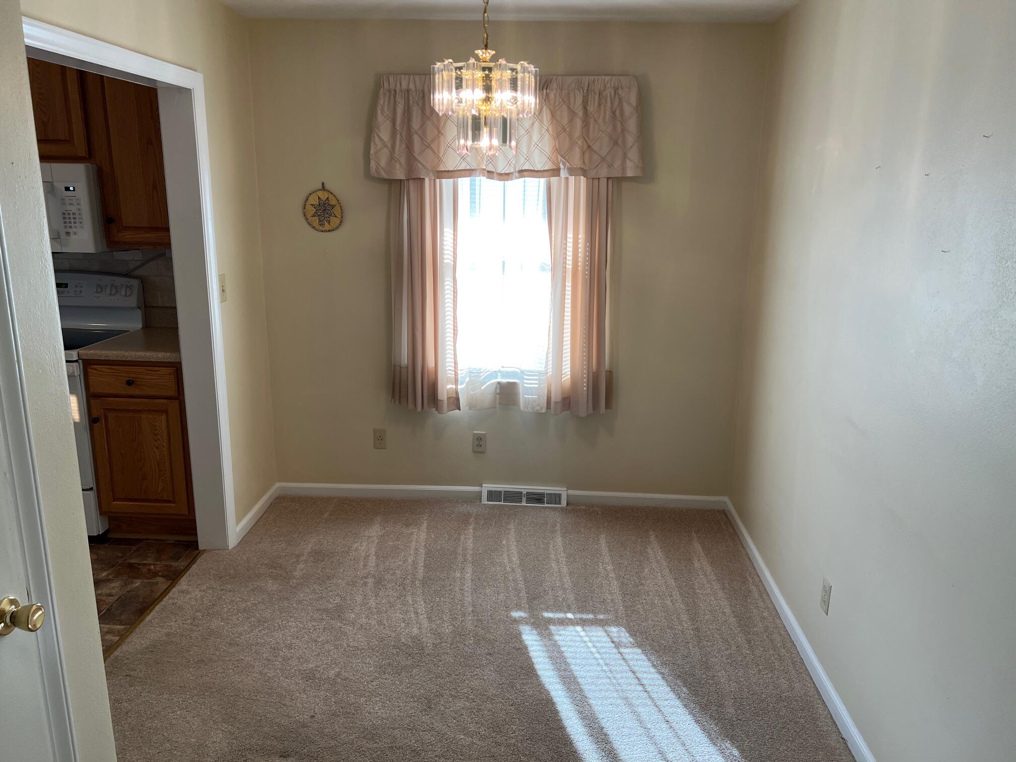 507 Santee Road Roanoke, VA 24019 - Photo 8 of 27 IMG_4319