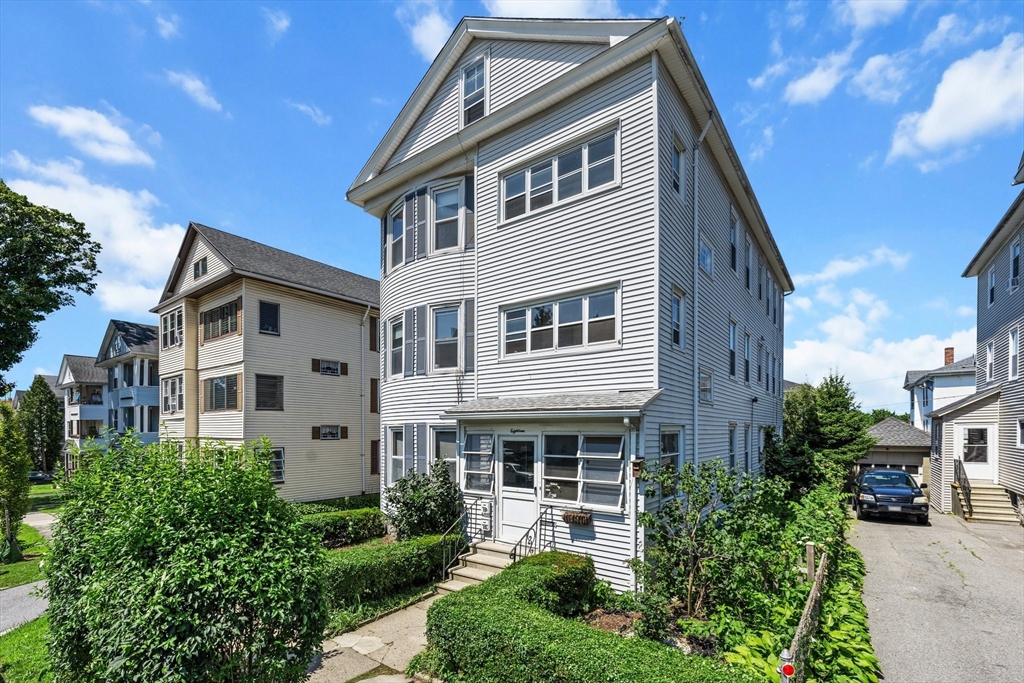 18 Strathmore Road Worcester, MA 01610 - Photo 2 of 32 Gallery Image 2