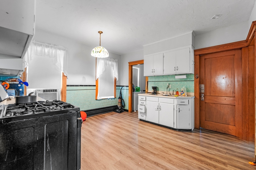 18 Strathmore Road Worcester, MA 01610 - Photo 5 of 32 Gallery Image 5