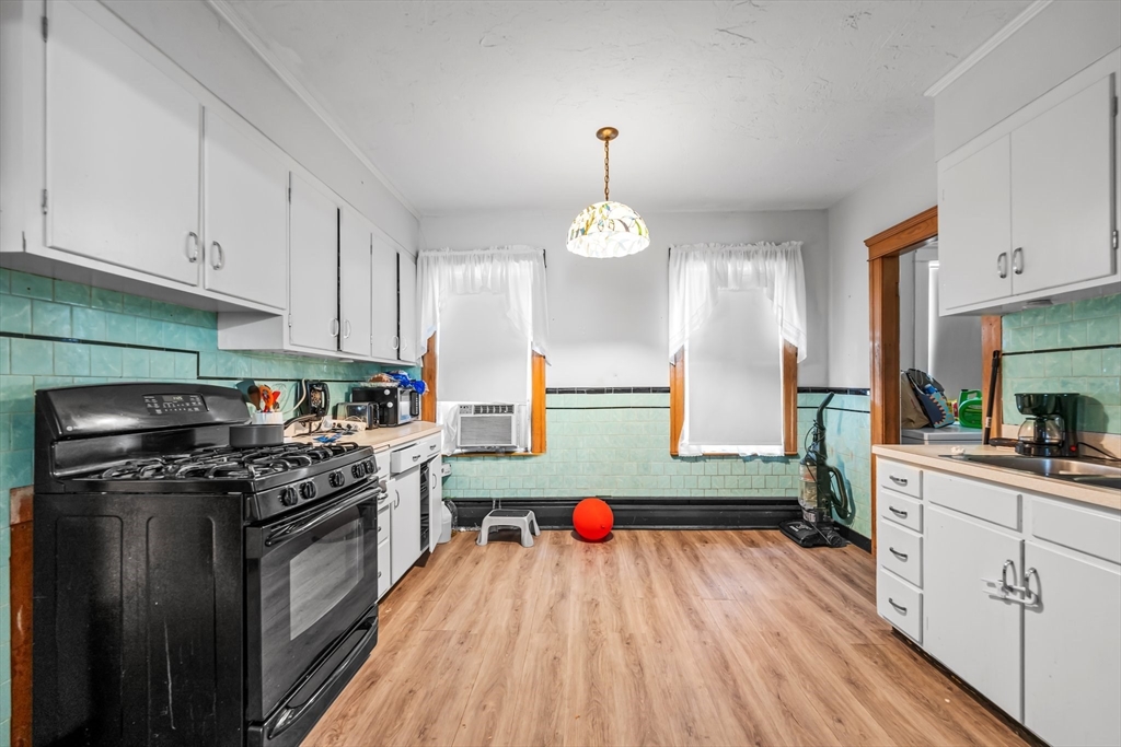 18 Strathmore Road Worcester, MA 01610 - Photo 6 of 32 Gallery Image 6