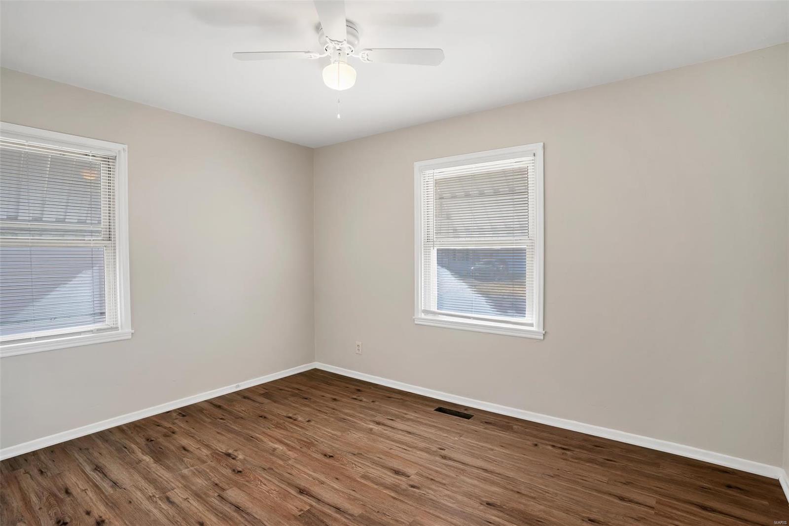 247 Midlothian Road St. Louis, MO 63137 - Photo 11 of 21