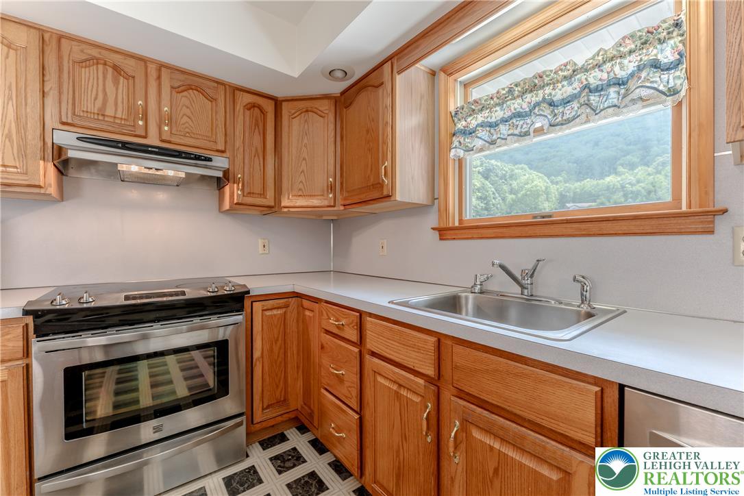 590 Airport Road Ashland, PA 17921 - Photo 10 of 51 Kitchen