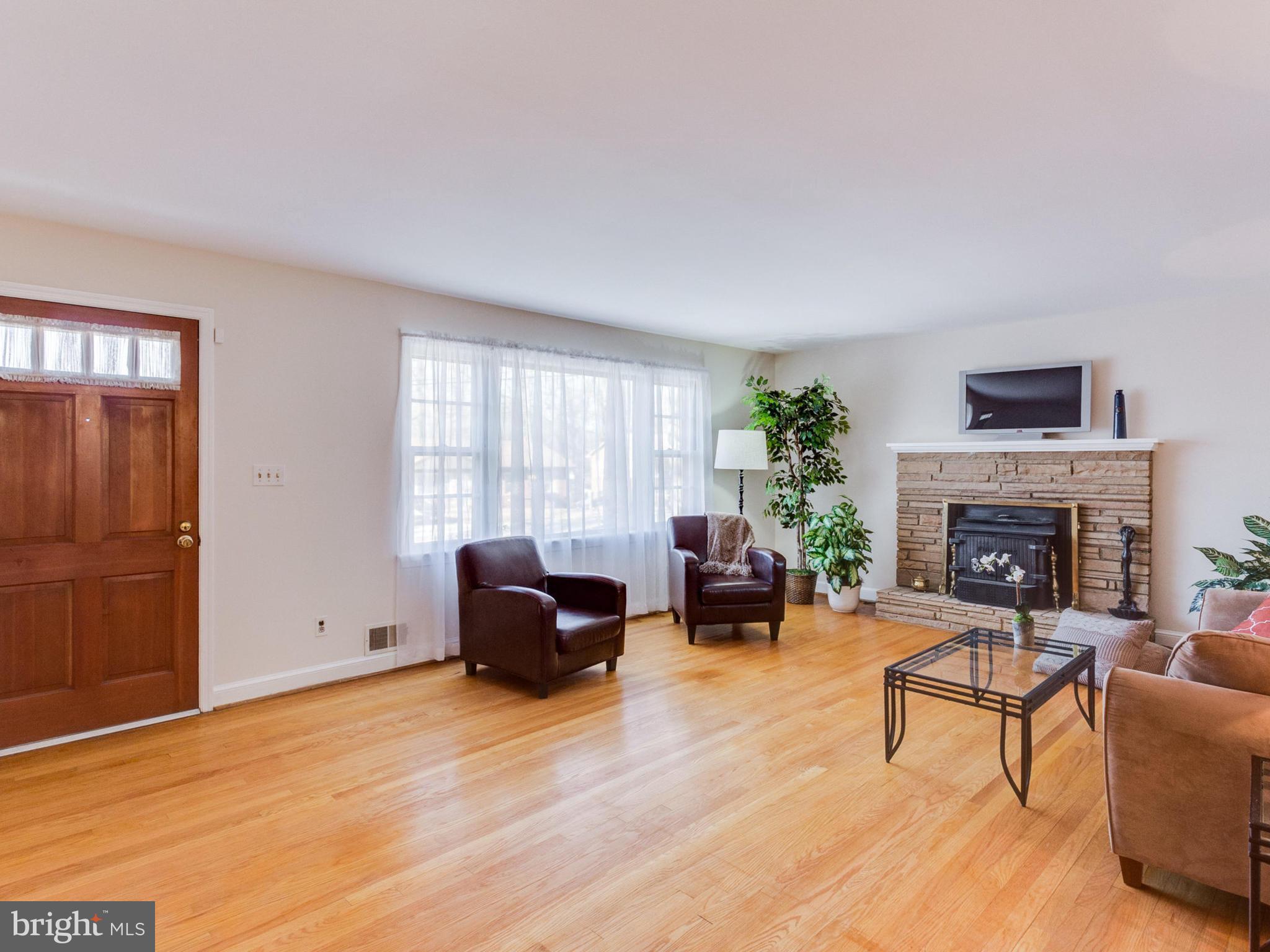 4982 Keppler Road Temple Hills, MD 20748 - Photo 2 of 30 Living Room