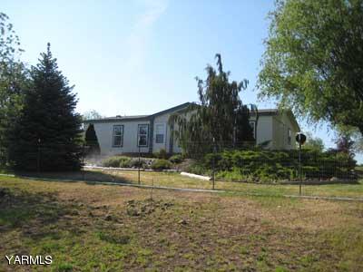 14592 Douglas Road Yakima, WA 98908 - Photo 2 of 3 a view of a house with a yard