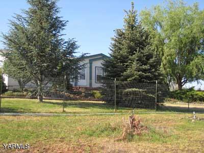 14592 Douglas Road Yakima, WA 98908 - Photo 3 of 3 a view of a yard with a house