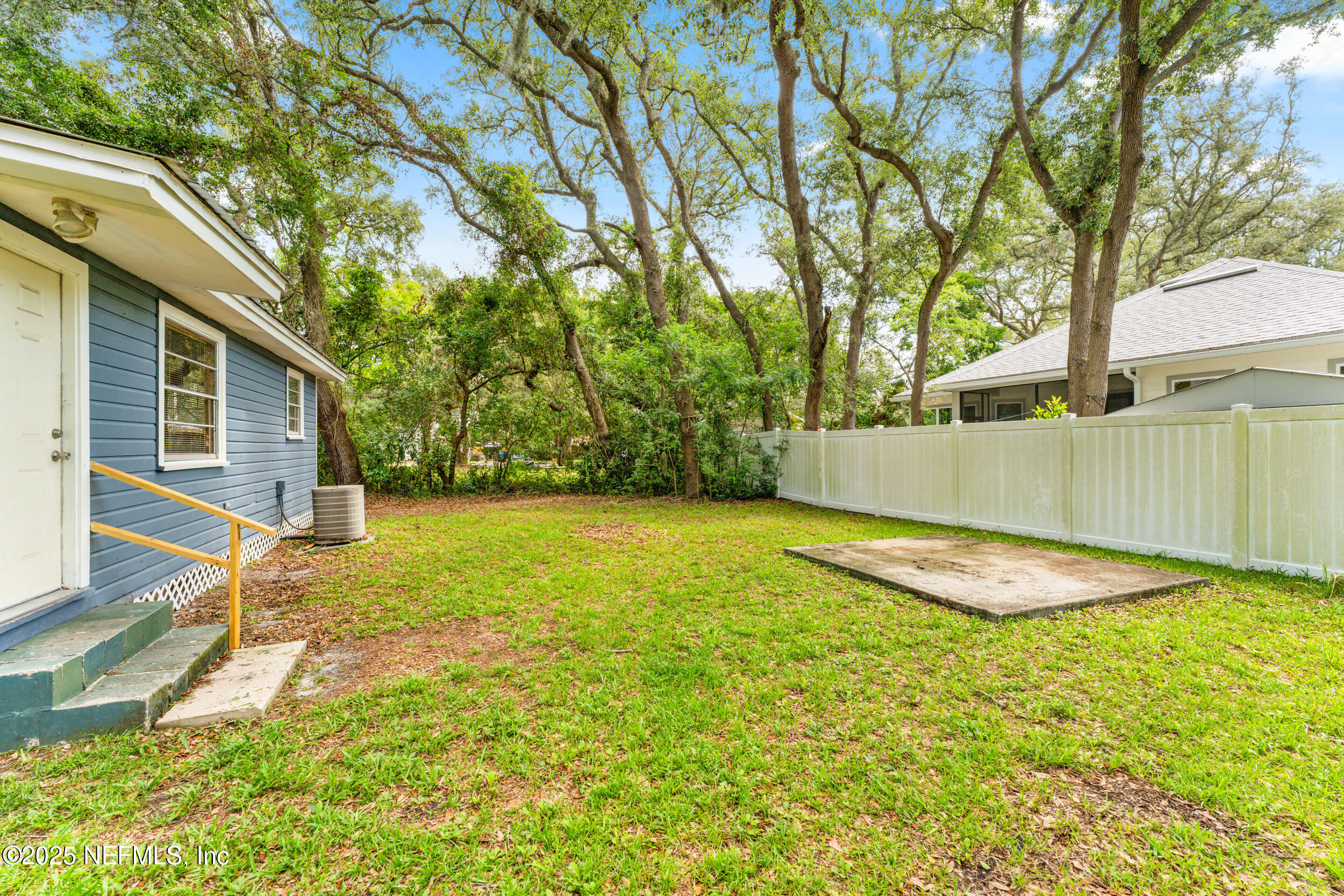 610 Division Street Fernandina Beach, FL 32034 - Photo 27 of 40 a view of backyard with large trees