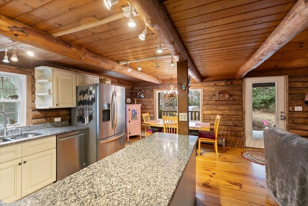 5 Tamworth Road Sandown, NH 03873 - Photo 8 of 40 Gallery Image 8