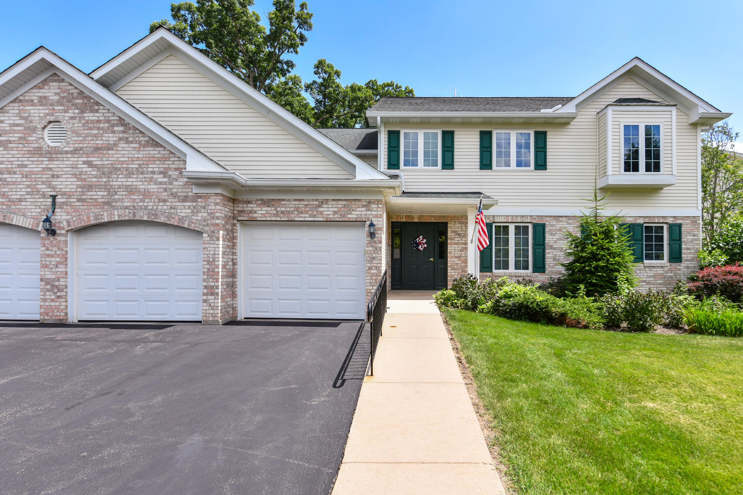 91 Potawatomi Road, Unit J4 Williams Bay, WI 53191 - Photo 22 of 33 Front VIew