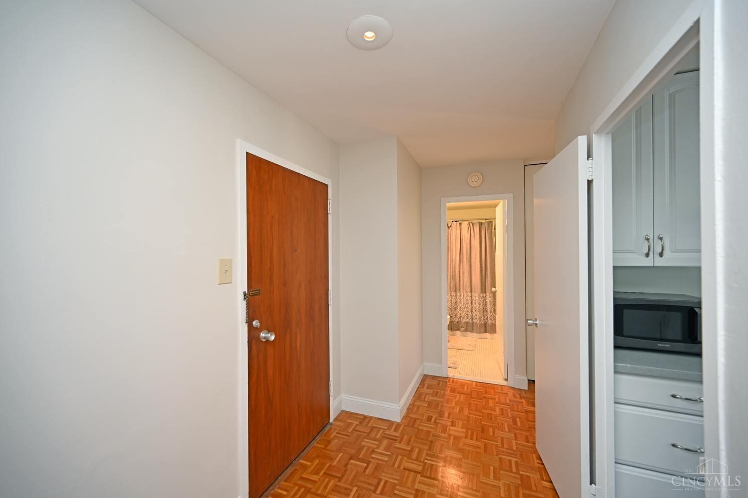 2324 Madison Road, Unit 304 Cincinnati, OH 45208 - Photo 9 of 34 Gallery Image 9