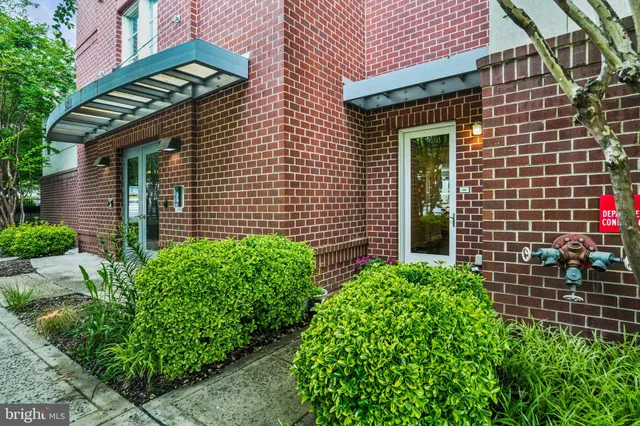 $1,045,000 | 1811 14th Street North, Unit C104, Arlington, VA 22209
