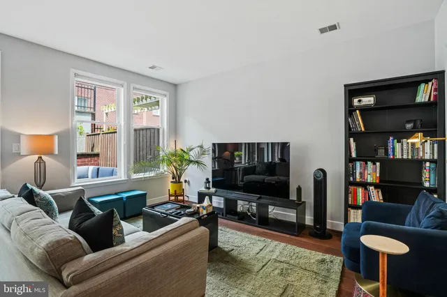 $1,045,000 | 1811 14th Street North, Unit C104, Arlington, VA 22209