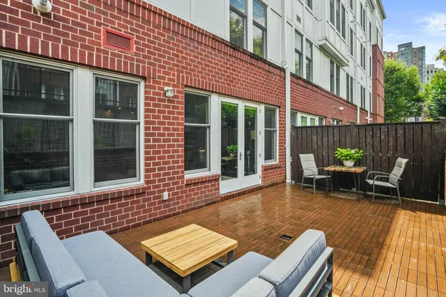 $1,045,000 | 1811 14th Street North, Unit C104, Arlington, VA 22209