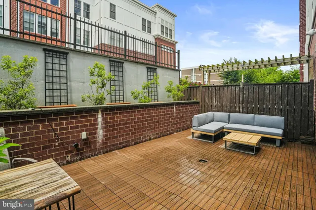 $1,045,000 | 1811 14th Street North, Unit C104, Arlington, VA 22209