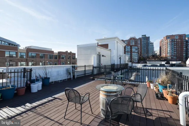 $1,045,000 | 1811 14th Street North, Unit C104, Arlington, VA 22209