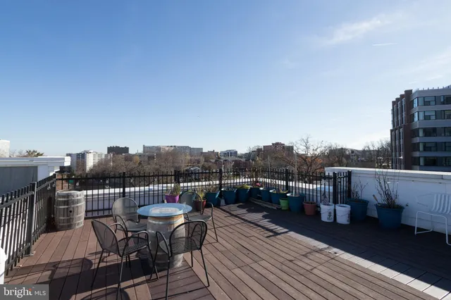 $1,045,000 | 1811 14th Street North, Unit C104, Arlington, VA 22209