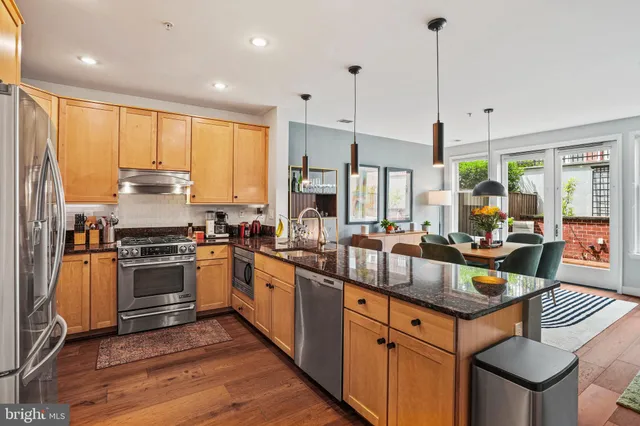 $1,045,000 | 1811 14th Street North, Unit C104, Arlington, VA 22209