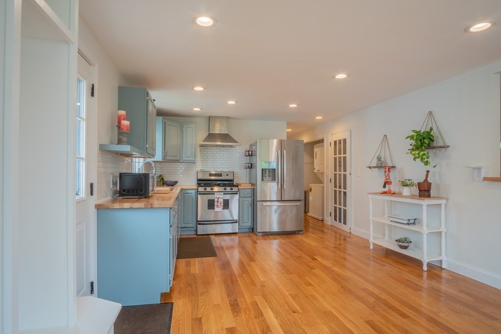 44 Evans Road Marblehead, MA 01945 - Photo 4 of 35 Gallery Image 4