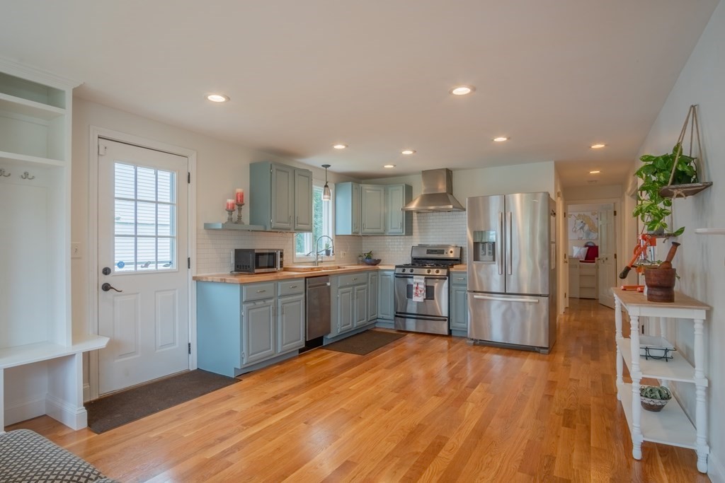 44 Evans Road Marblehead, MA 01945 - Photo 5 of 35 Gallery Image 5