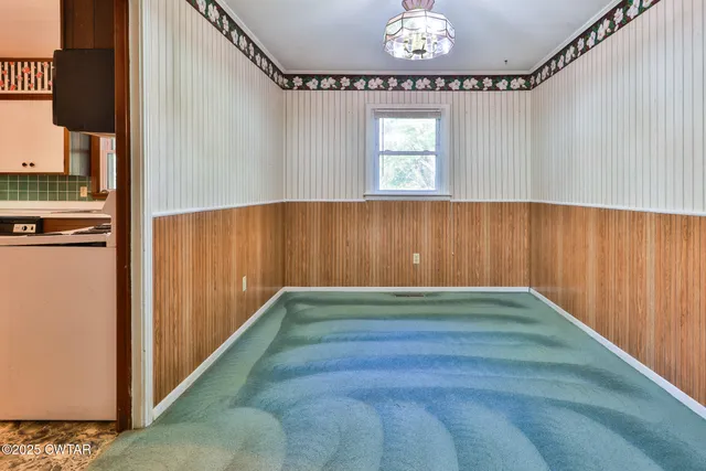 a view of entryway with a chandelier fan