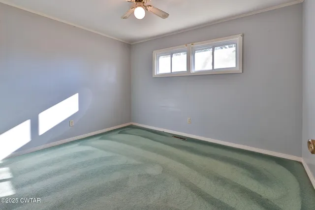 a view of empty room with window