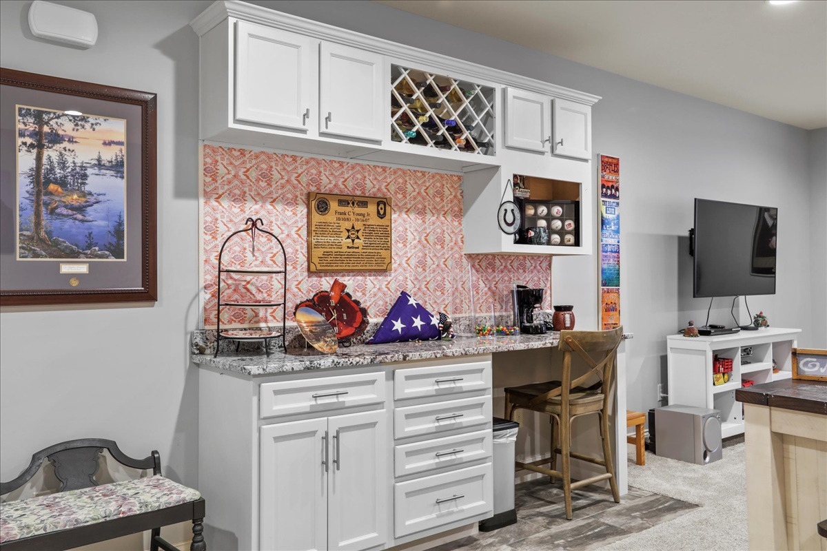 1604 Kassen Avenue Mahomet, IL 61853 - Photo 22 of 35 a view of a workspace with furniture