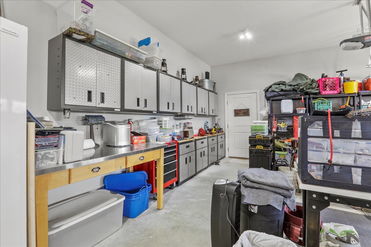 1604 Kassen Avenue Mahomet, IL 61853 - Photo 30 of 35 a kitchen that has a lot of cabinets