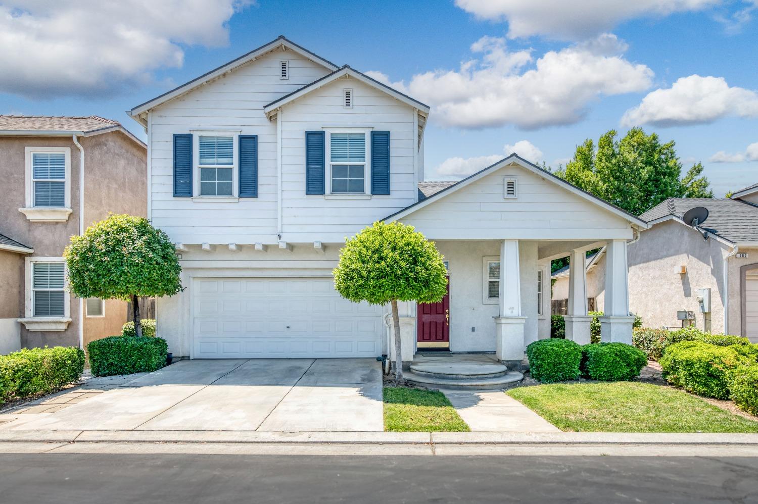694 West Lisbon Lane Clovis, CA 93619 - Photo 39 of 39 a front view of a house with garden