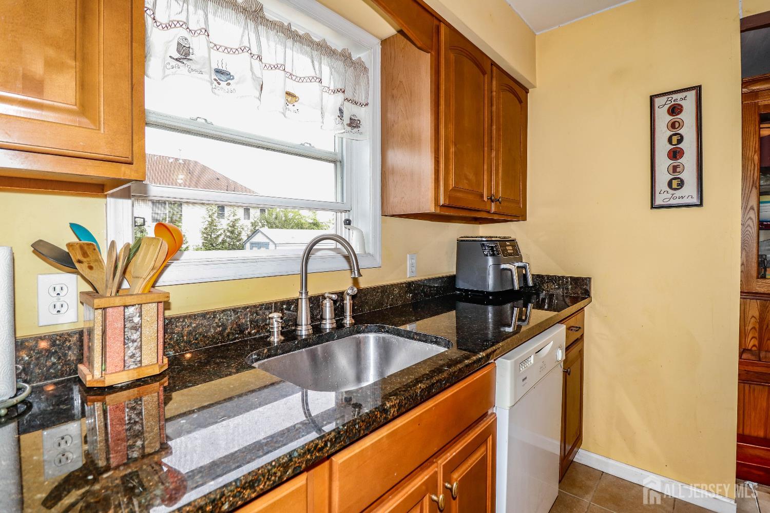 23 Montview Road Edison, NJ 08837 - Photo 11 of 35