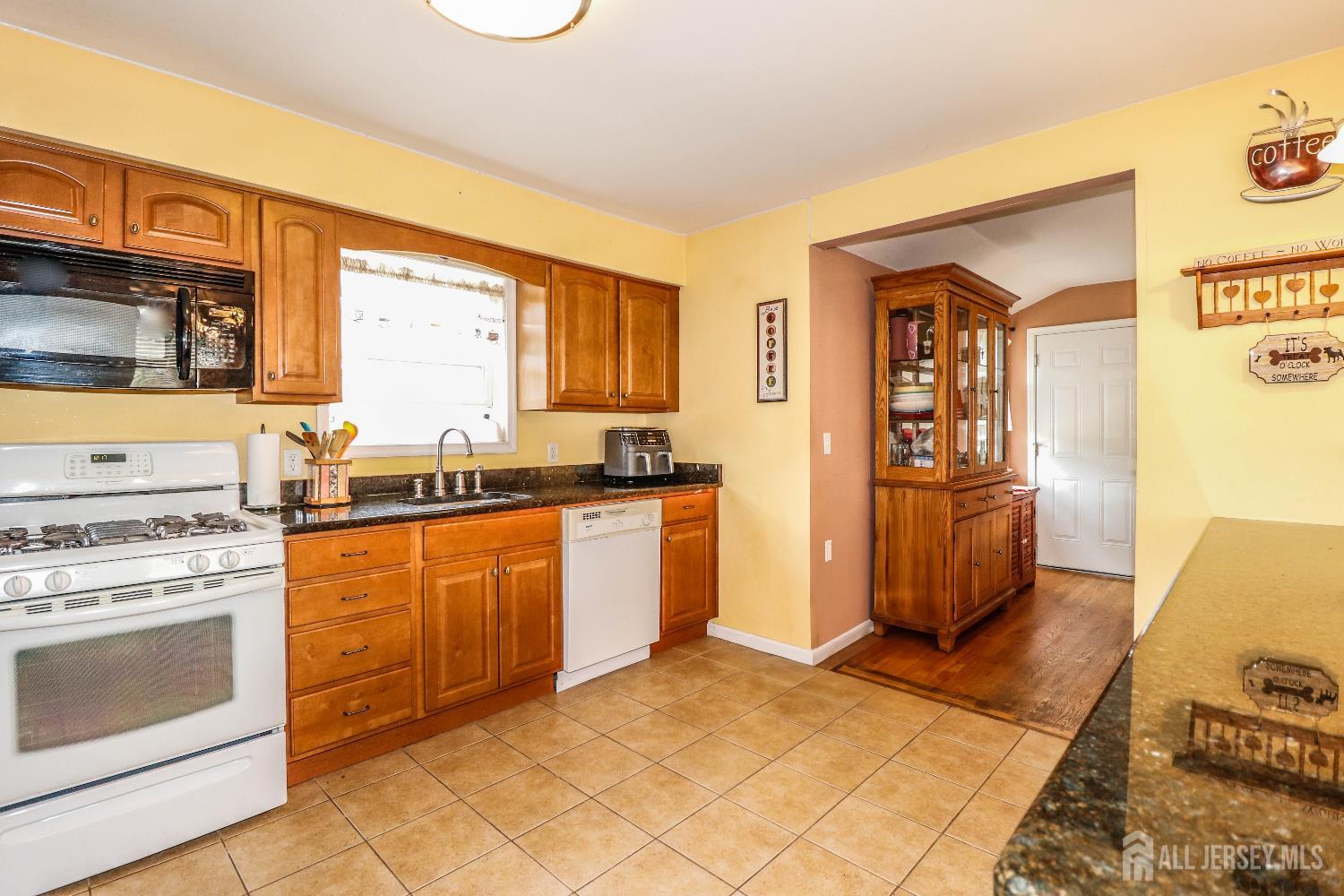 23 Montview Road Edison, NJ 08837 - Photo 10 of 35