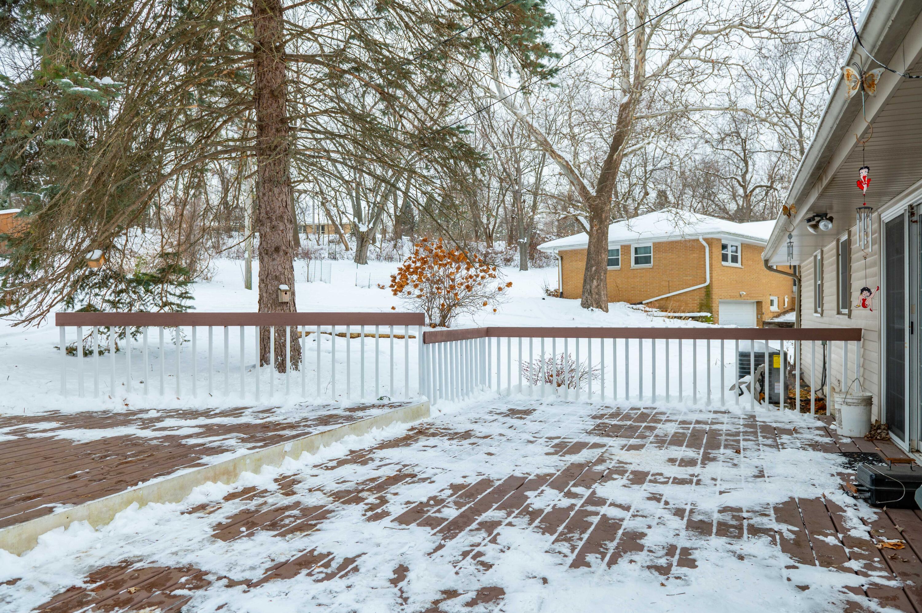 680 Brandt Court Pewaukee, WI 53072 - Photo 23 of 27 Deck