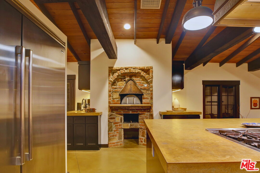 2570 Nichols Canyon Road Los Angeles, CA 90046 - Photo 16 of 42