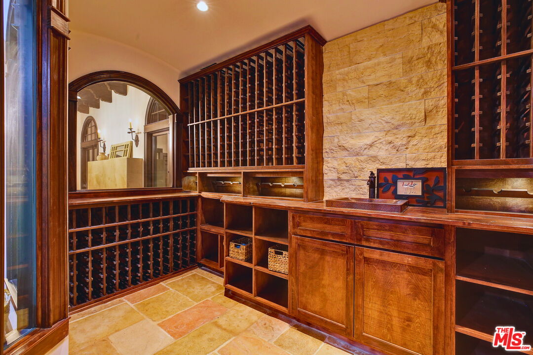 2570 Nichols Canyon Road Los Angeles, CA 90046 - Photo 25 of 42