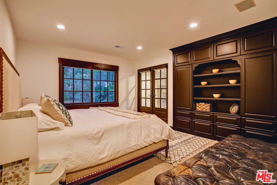 2570 Nichols Canyon Road Los Angeles, CA 90046 - Photo 26 of 42