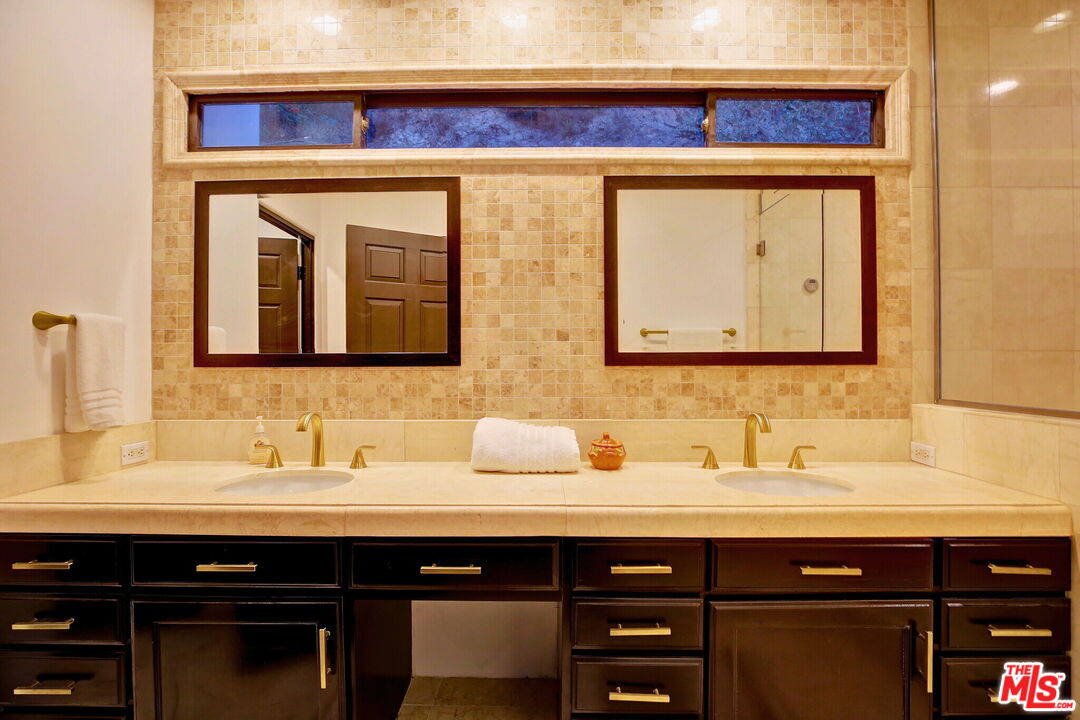 2570 Nichols Canyon Road Los Angeles, CA 90046 - Photo 33 of 42