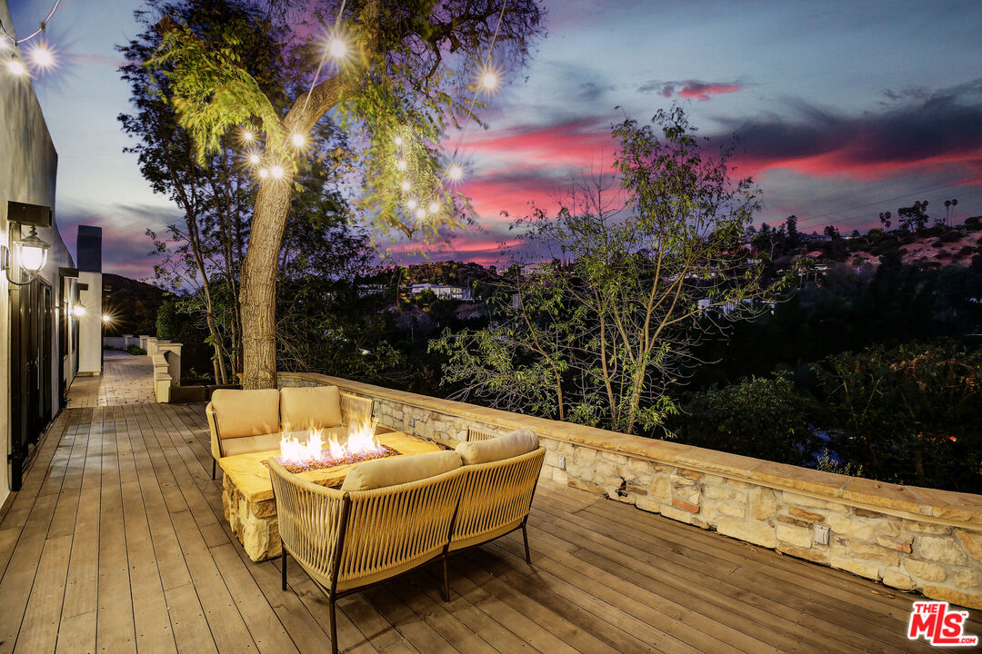 2570 Nichols Canyon Road Los Angeles, CA 90046 - Photo 36 of 42
