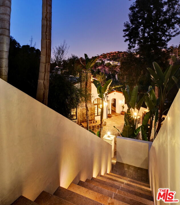 2570 Nichols Canyon Road Los Angeles, CA 90046 - Photo 37 of 42