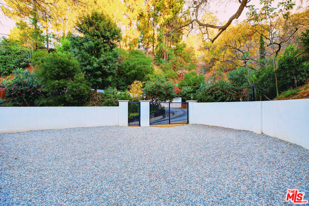 2570 Nichols Canyon Road Los Angeles, CA 90046 - Photo 41 of 42