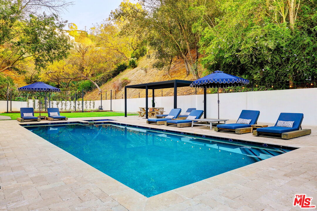 2570 Nichols Canyon Road Los Angeles, CA 90046 - Photo 5 of 42