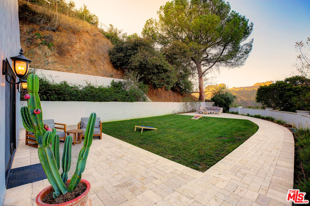 2570 Nichols Canyon Road Los Angeles, CA 90046 - Photo 8 of 42