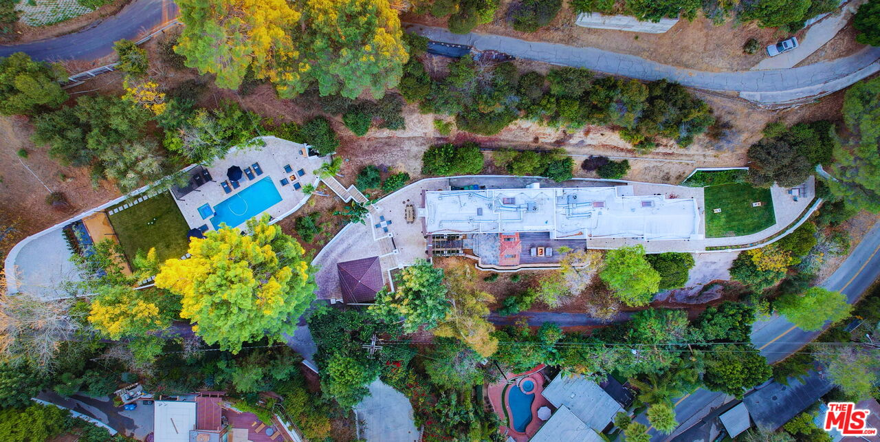 2570 Nichols Canyon Road Los Angeles, CA 90046 - Photo 10 of 42