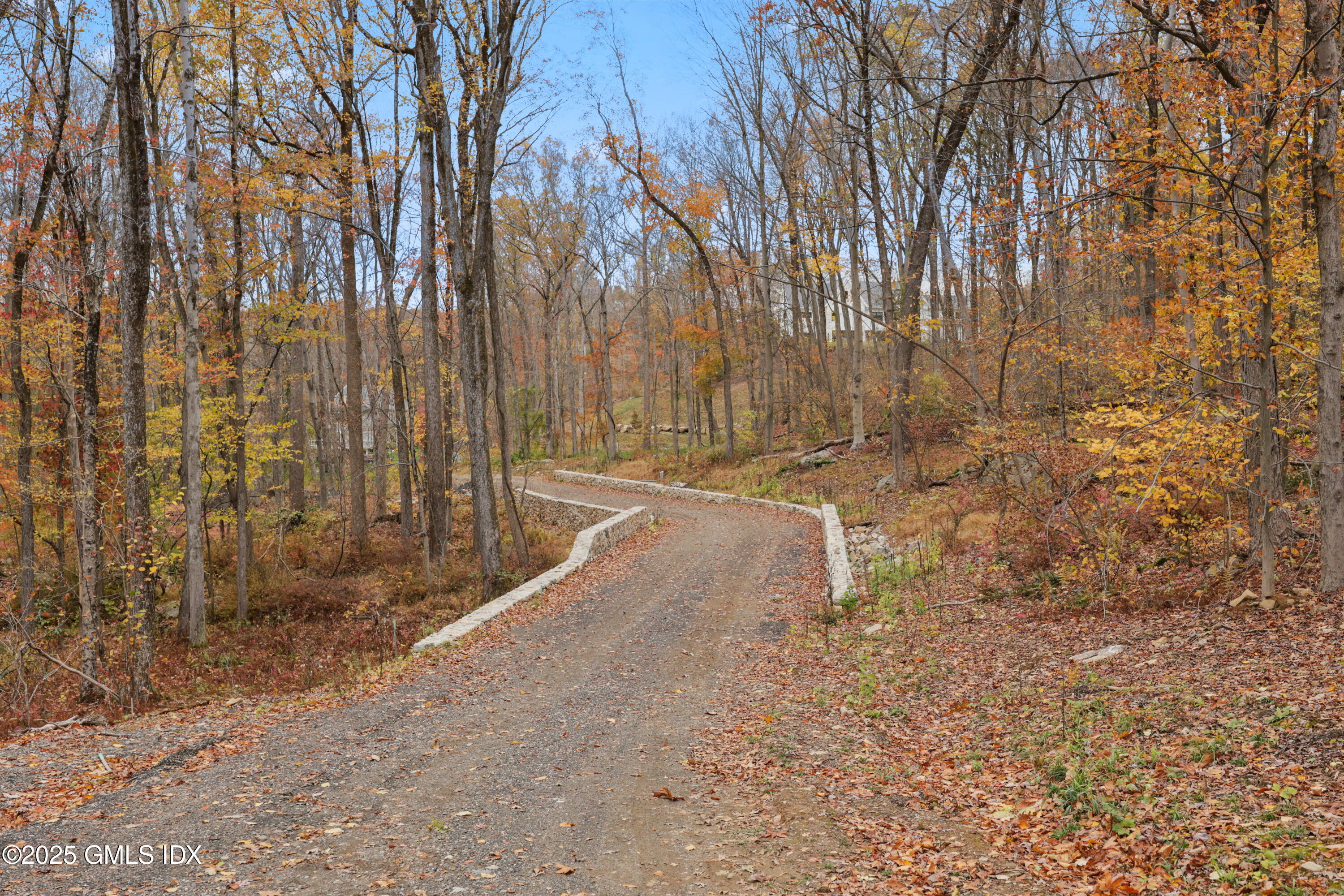 96 Porchuck Road Greenwich, CT 06831 - Photo 5 of 7 Driveway